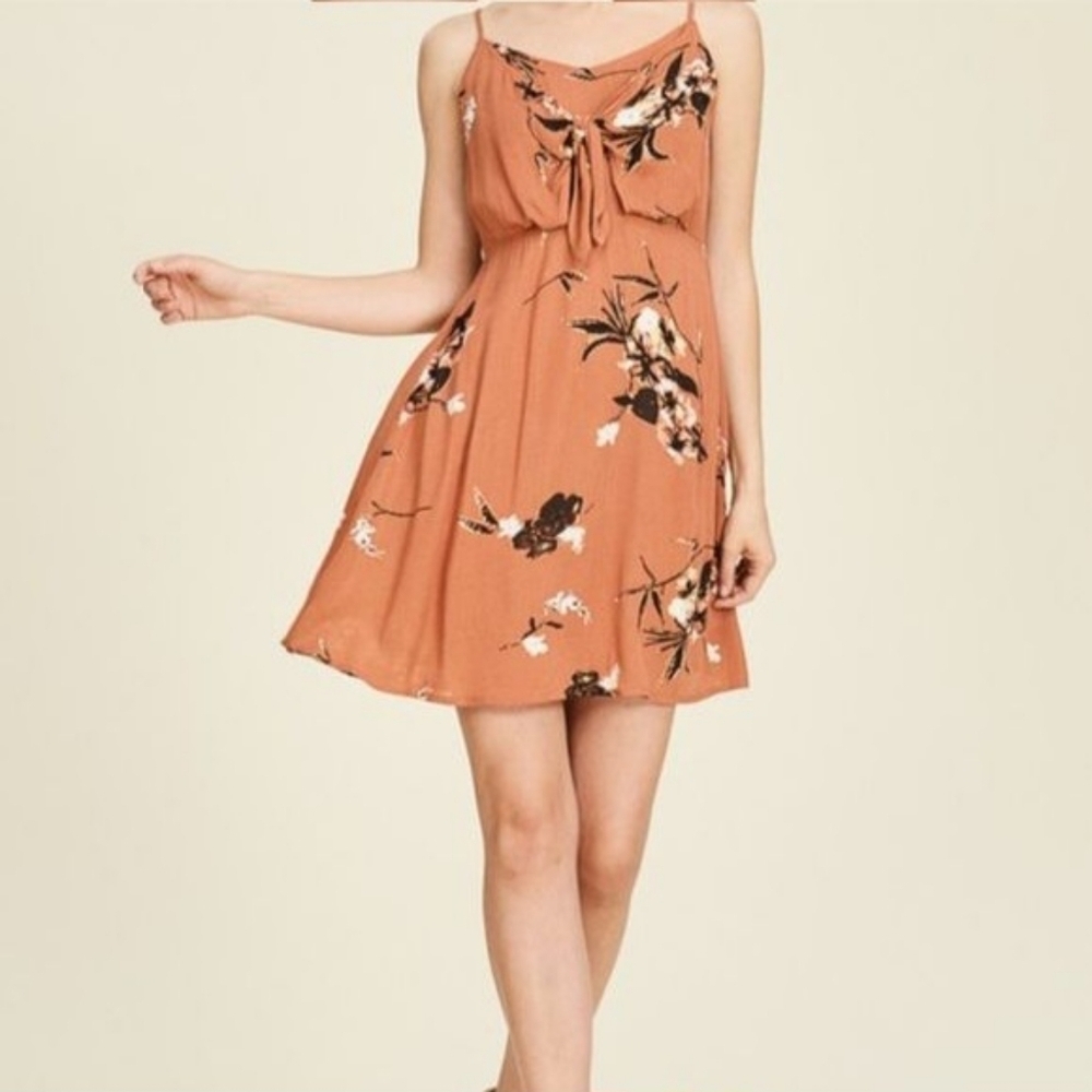 NWOT Staccato Front Tie Floral Strappy Summer Dress